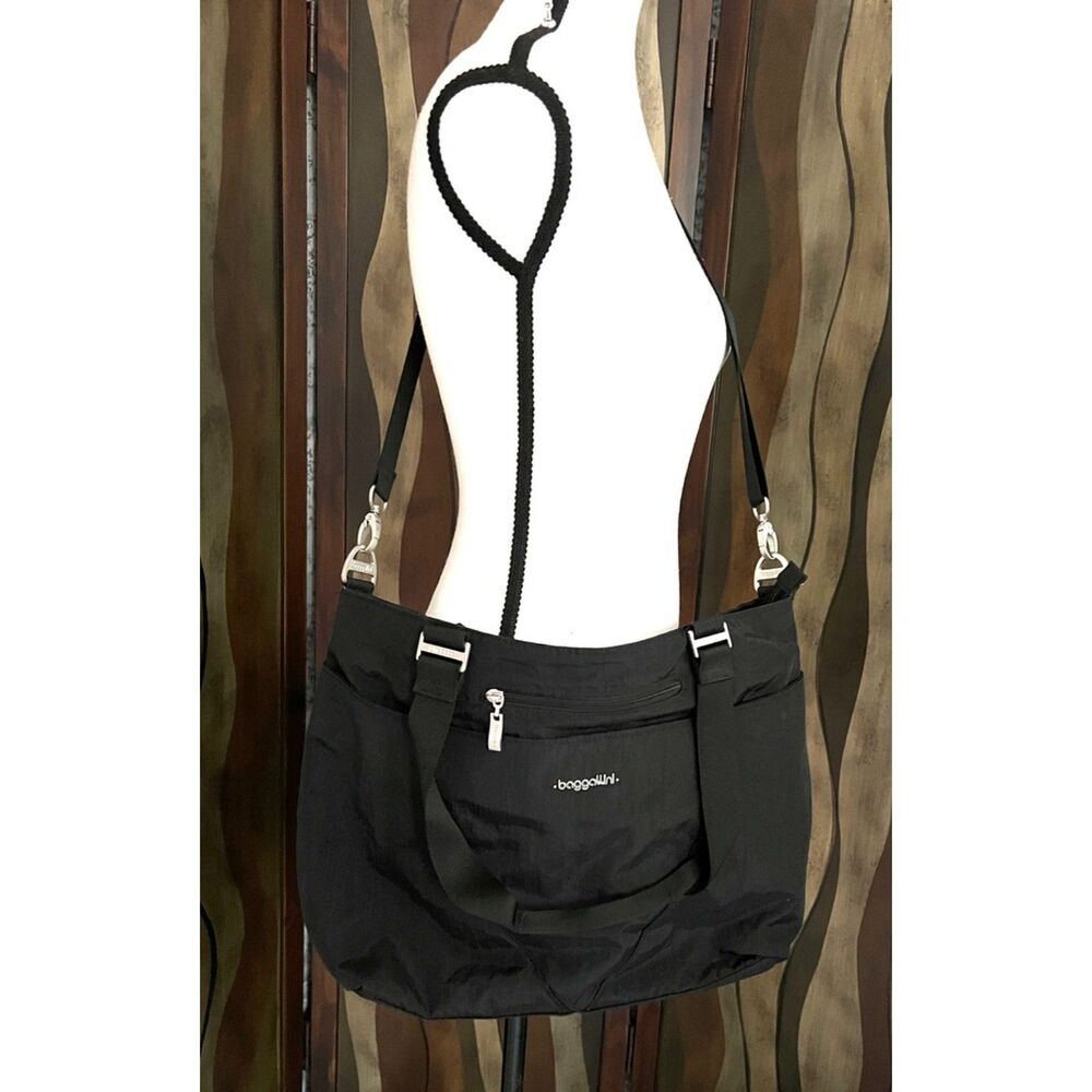 Baggallini Avenue Tote Bag in black